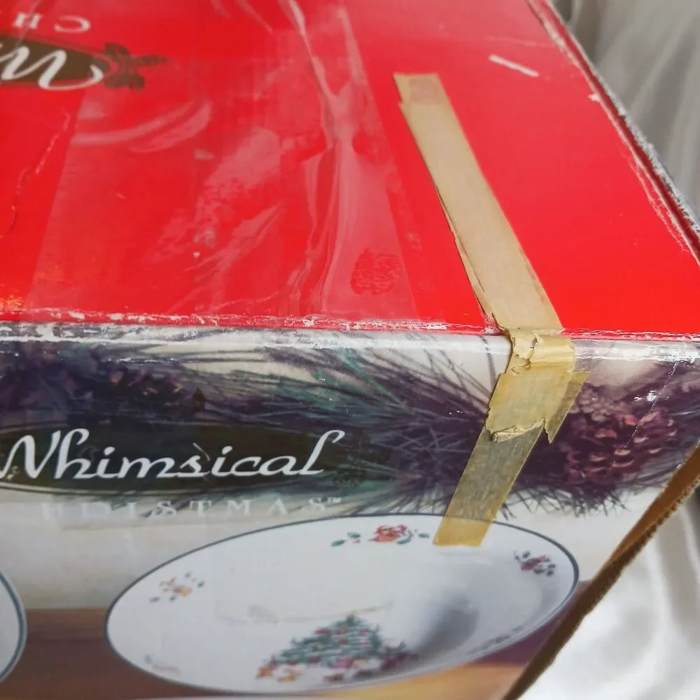 VINTAGE WHIMSICAL CHRISTMAS BY SALEM DINNER SET FOR 4 (20 PIECES TOTAL)